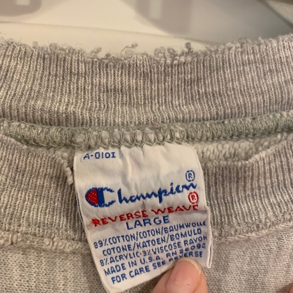 🌿CHAMPION Distressed sweatshirt. Authentic! - Picture 3 of 8